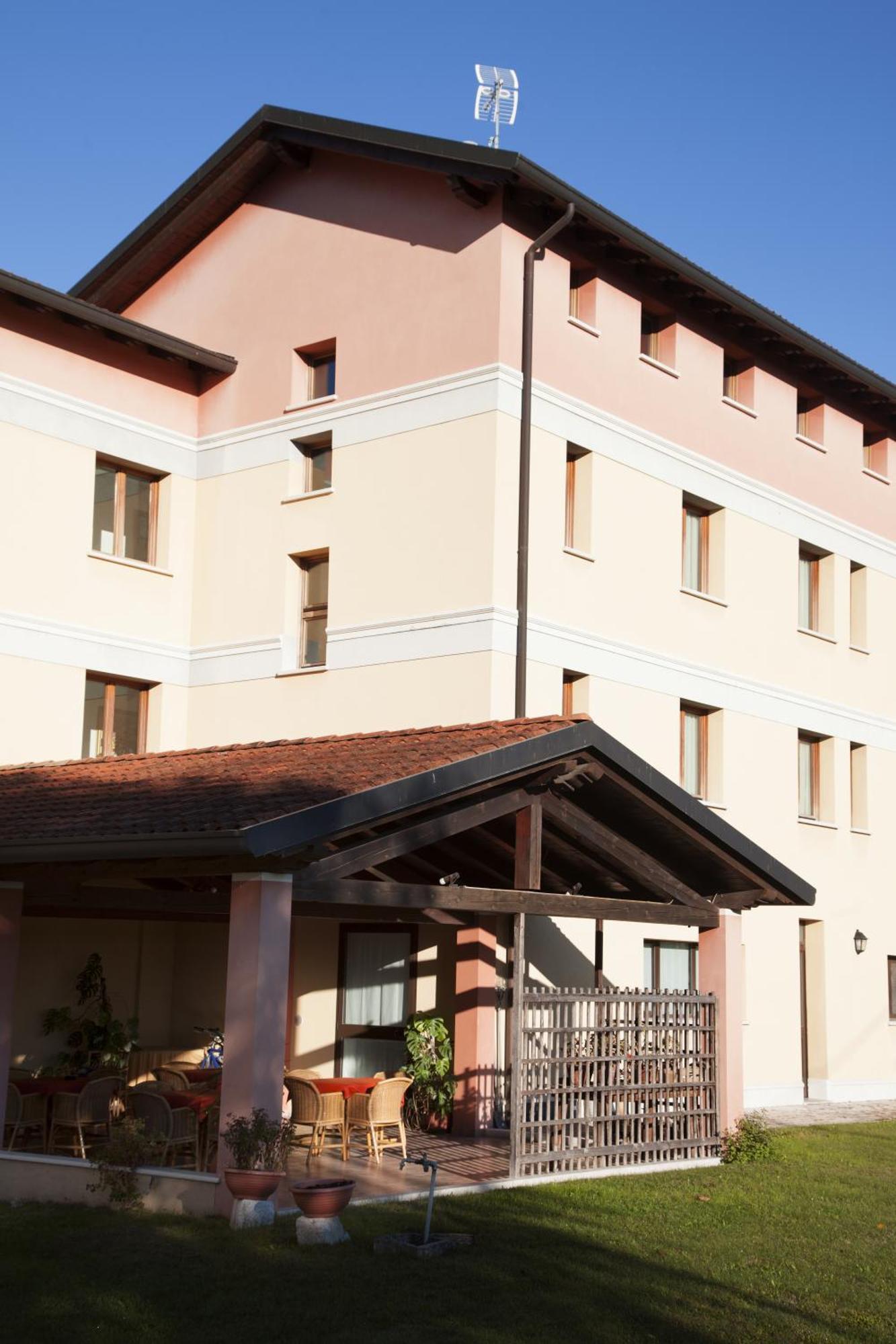 Hotel Naonis Cordenons المظهر الخارجي الصورة